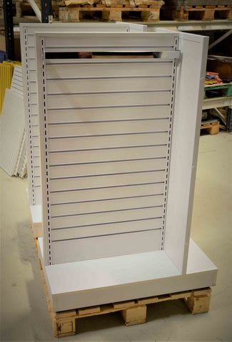 ESITTELYTELINE rekki urapaneelilla