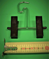 Pariripustin nipistimillä