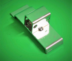 Säätörekin varustelun kiinnitin paneeliin