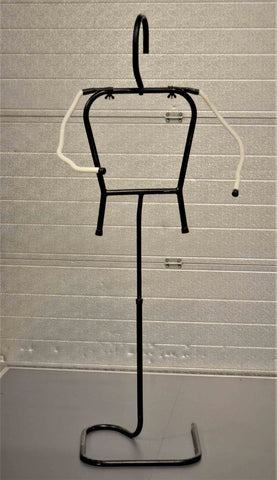 Mallinukkekehikko taivuteltavilla käsillä