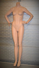 MALLINUKKE nainen, ihonvärinen