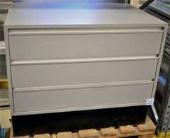 Myyntipöytä/ alakaappi vetolaatikoilla