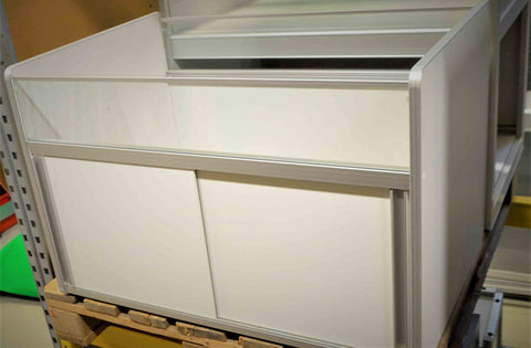 Esittelypöytä/ alakaappi liukuovilla